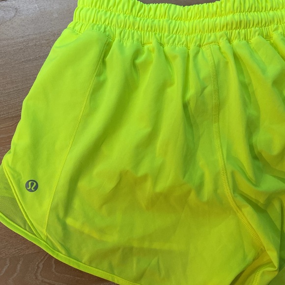 Lululemon Athletica NWOT Neon Yellow 2.5” lined shorts - Picture 3 of 5